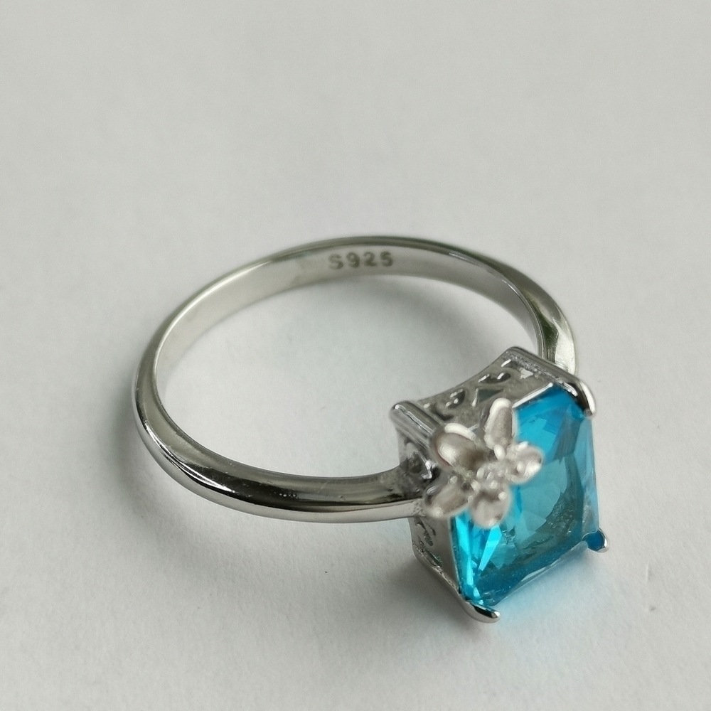 Swiss Blue Topaz and Diamond ring size 8 🆕 - Picture 2 of 5